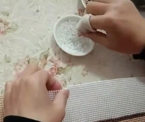 一份收入，一份底氣！-----16年10月開(kāi)始，遼寧尹女士做手工之家的珠繡手工