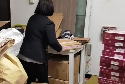 發(fā)貨、整理兩不誤------手工之家材料庫年終大盤點行動開始發(fā)貨、整理兩不誤------手工之家材料庫年終大盤點行動開始
