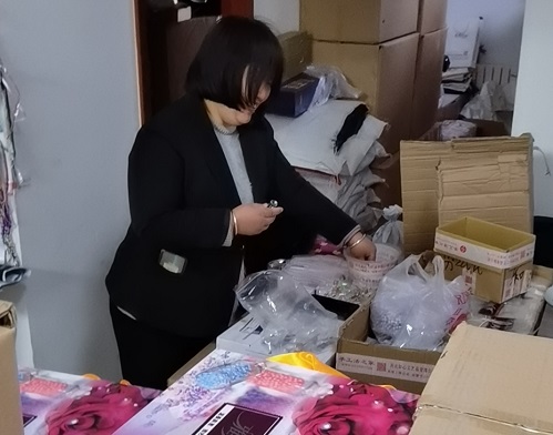 發(fā)貨、整理兩不誤------手工之家材料庫年終大盤點行動開始