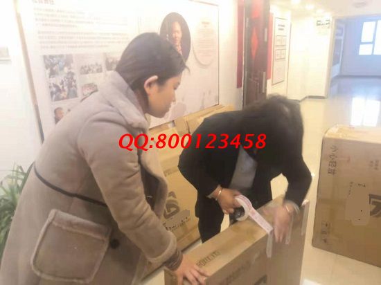2月24日，靠譜的手工活外發(fā)，長期穩(wěn)定的外發(fā)手工活就選手工之家，供不應(yīng)求，新一批“擺攤神器”，剛?cè)霂炀图某鋈チ? />圖為對即將發(fā)貨的擺攤神器，配備好相關(guān)的物品，打包發(fā)貨。</p>
<p style=