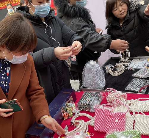 祝福三·八婦女節(jié)，勵(lì)志珠珠繡添風(fēng)采！------記手工之家參加“幸福叢臺、巾幗添彩”手工藝品展