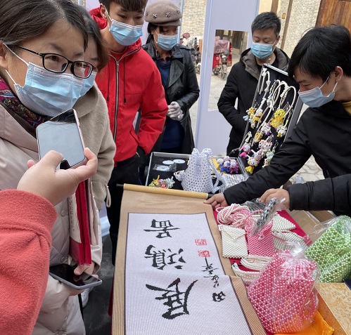 祝福三·八婦女節(jié)，勵(lì)志珠珠繡添風(fēng)采！------記手工之家參加“幸福叢臺、巾幗添彩”手工藝品展