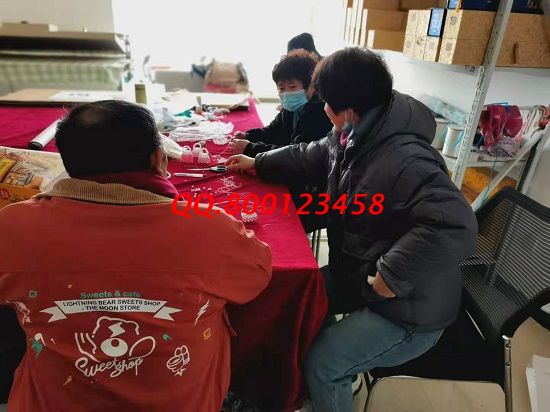 3月10日，正規(guī)供料的手工活，在家做的手工活，這里的合作模式和服務(wù)都好，考察合作加工客戶現(xiàn)場(chǎng)學(xué)習(xí)剪影
