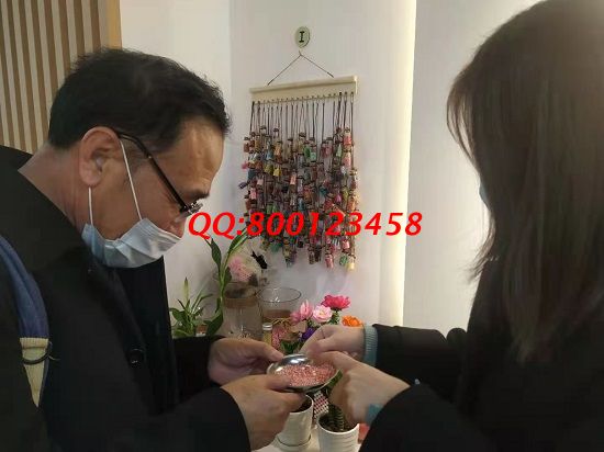 3月15日，手工活拿回家做，手工加工回收項目就是珠繡外發(fā)手工活，手工之家接待考察加工客戶剪影