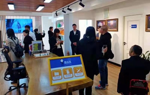 與女兒一起做手工，幸福從來都是奮斗來的------記手工之家加工補(bǔ)貼政策之優(yōu)秀合作伙伴方先生