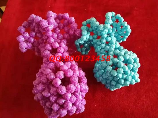 5月3日，拿回家做的手工活要找長(zhǎng)期穩(wěn)定的，一直供料的手工活加工項(xiàng)目非遺手工珠繡是大家共同的選擇，圖為勵(lì)志珠珠繡串珠純手工成品實(shí)拍