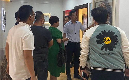 共同致力于發(fā)展珠繡手工就業(yè)創(chuàng)業(yè)好項(xiàng)目-------歡迎天津薊州區(qū)領(lǐng)導(dǎo)一行到手工之家參觀(guān)考察