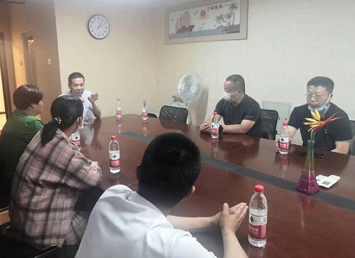 共同致力于發(fā)展珠繡手工就業(yè)創(chuàng)業(yè)好項(xiàng)目-------歡迎天津薊州區(qū)領(lǐng)導(dǎo)一行到手工之家參觀(guān)考察