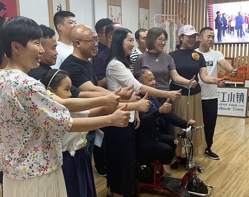 傳遞愛心，讓社會美好溫暖------記邯鄲紅十字愛心公益聯(lián)盟在手工之家