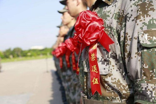 今天，手工之家跟大家一起致敬“最可愛的人”！
