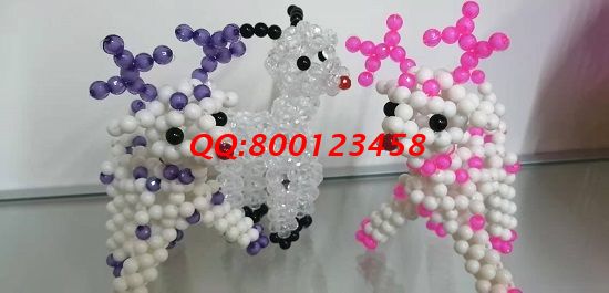 8月17日，找正規(guī)可靠的手工活加工項目，手工之家的手工活代理加工項目造福了很多人，圖為勵志珠珠繡串珠小飾品實拍