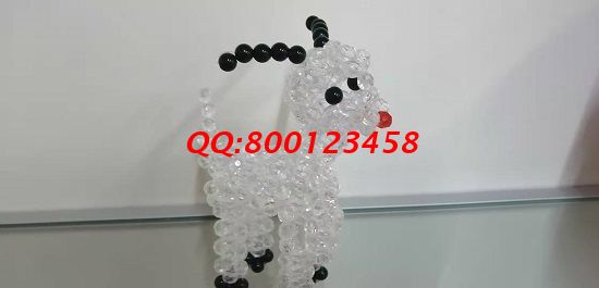 8月17日，找正規(guī)可靠的手工活加工項目，手工之家的手工活代理加工項目造福了很多人，圖為勵志珠珠繡串珠小飾品實拍