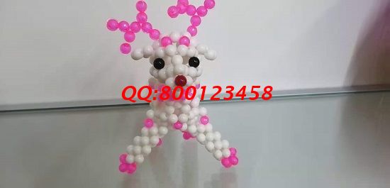 8月17日，找正規(guī)可靠的手工活加工項目，手工之家的手工活代理加工項目造福了很多人，圖為勵志珠珠繡串珠小飾品實拍