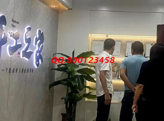 8月21日，產(chǎn)品種類多，手工技能簡(jiǎn)單，可以寄到家做的手工活，勵(lì)志珠珠繡手工活外發(fā)加工項(xiàng)目大家都可以做，圖為手工之家接待考察加工客戶剪影