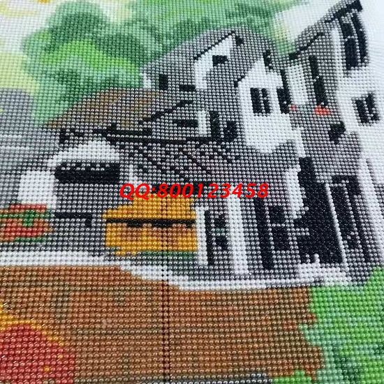 8月24日，全面了解后合作，這個可以寄到家做的手工活讓大家心里放心踏實，圖為勵志珠珠繡成品細(xì)節(jié)實拍