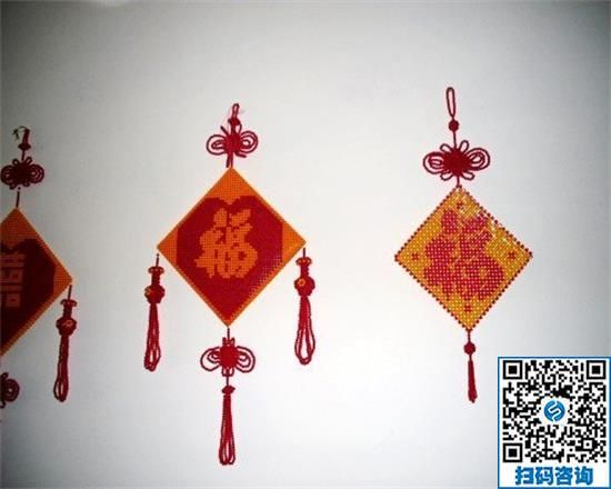 一邊聊天一邊做手工活掙錢(qián)，農(nóng)村婦女的快樂(lè)生活(圖1)