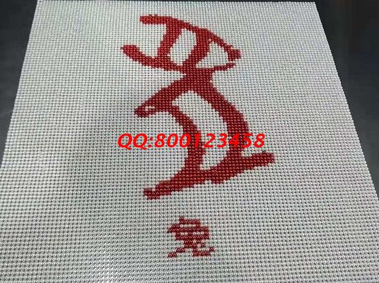 8月28日，付出就有收獲，珠繡可以帶回家做的手工活簡(jiǎn)單好做、收入有保障，很適合大家，圖為勵(lì)志珠珠繡串珠成品實(shí)拍