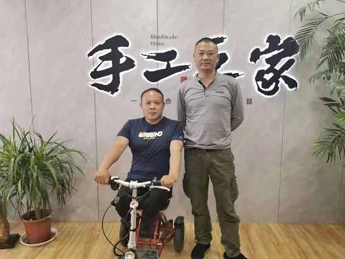 一次獎(jiǎng)金100000元，做珠繡非遺手工，我驕傲！--- ---記湖南湘西代理周總在手工之家領(lǐng)取獎(jiǎng)金