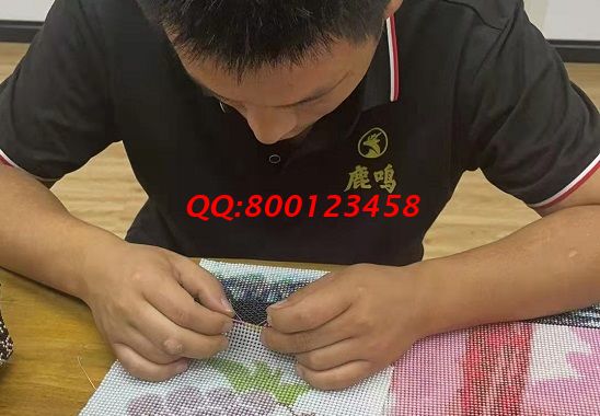9月5日，實地考察、詳細了解，這個拿回家做的手工活讓人放心，在家足不出戶做勵志珠珠繡手工能掙錢，圖為手工之家接待考察合作加工客戶剪影