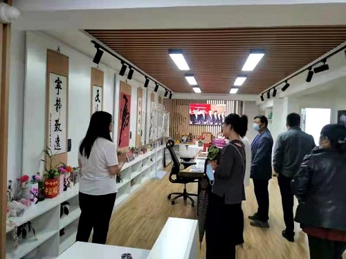做好珠繡手工，助力鄉(xiāng)村振興 --- --- 記邯鄲學(xué)院宋主任一行蒞臨手工之家參觀指導(dǎo)