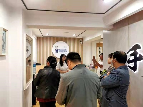 做好珠繡手工，助力鄉(xiāng)村振興 --- --- 記邯鄲學(xué)院宋主任一行蒞臨手工之家參觀指導(dǎo)