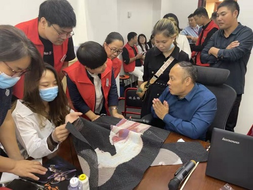 10月4日，拿回家做的手工活，珠繡串珠手工活代理加工項(xiàng)目的加工材料都有啥？看看就知道，圖為手工之家第五期優(yōu)秀繡娘培訓(xùn)會(huì)剪影