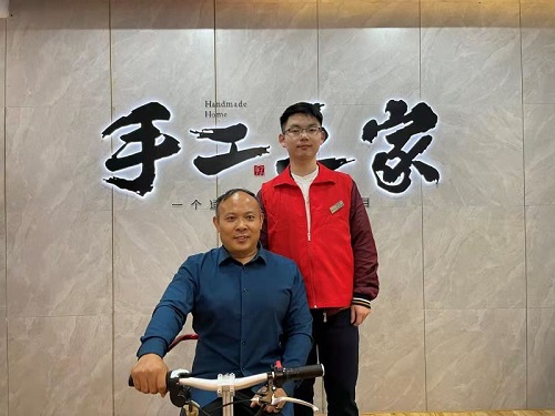 10月7日，正規(guī)可靠，拿回家做的手工活，可以寄到家做的手工活代理加工項目，就選這里，圖為手工之家優(yōu)秀繡娘培訓(xùn)會剪影