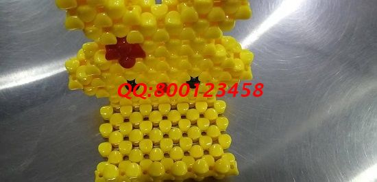 10月17日，可以帶回家做的手工活，手工之家的外發(fā)手工活是這樣交付成品的，圖為勵(lì)志珠珠繡串珠成品實(shí)拍