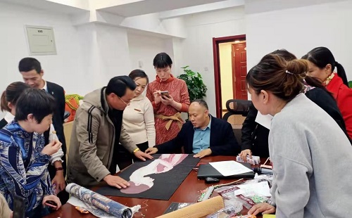2021如何在家掙錢？越來越多人選擇手工活加工(圖1)