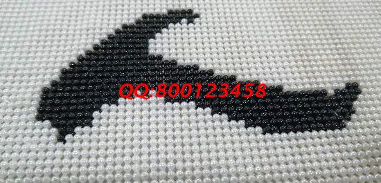 11月1日，考察合作的手工活代理加工項(xiàng)目，在家做手工活掙錢(qián)，如何能掙得更多，圖為勵(lì)志珠珠繡成品細(xì)節(jié)實(shí)拍