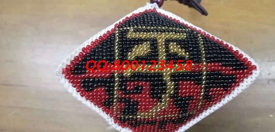 11月10日，想做手工活掙錢，正規(guī)手工活外發(fā)加工項(xiàng)目可以自己做，也可以代理加工，圖為勵(lì)志珠珠繡小飾品成品實(shí)拍