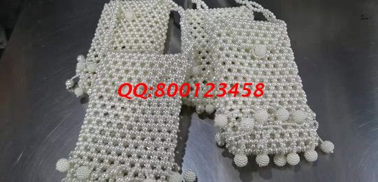 11月12日，多發(fā)材料，拿回家做的手工活，這個手工活外發(fā)加工企業(yè)一直這樣做，圖為勵志珠珠繡手工珠包成品實拍
