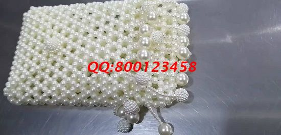 11月12日，多發(fā)材料，拿回家做的手工活，這個手工活外發(fā)加工企業(yè)一直這樣做，圖為勵志珠珠繡手工珠包成品實拍