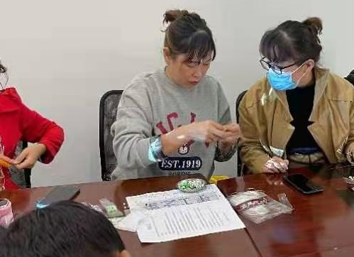 返鄉(xiāng)創(chuàng)業(yè)，開(kāi)珠繡手工工作室是她的選擇--- --- 記手工之家優(yōu)秀代理加工補(bǔ)貼政策之優(yōu)秀代理焦女士