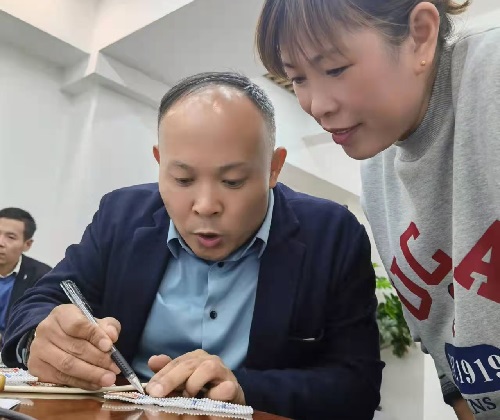 返鄉(xiāng)創(chuàng)業(yè)，開(kāi)珠繡手工工作室是她的選擇--- --- 記手工之家優(yōu)秀代理加工補(bǔ)貼政策之優(yōu)秀代理焦女士