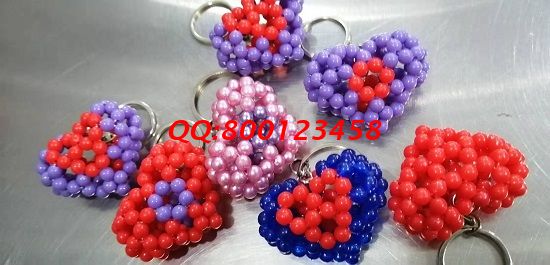 11月22日，想接正規(guī)廠家的手工活，可以寄到家做的手工活，就選有多種優(yōu)勢的手工之家，圖為勵志珠珠繡串珠（小飾品）成品實拍