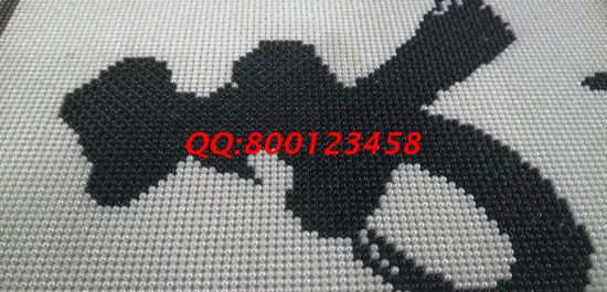 12月1日，年底了，在家做手工活的人，很多都選擇手工之家的珠繡串珠手工活外發(fā)加工項(xiàng)目，圖為勵(lì)志珠珠繡產(chǎn)品細(xì)節(jié)實(shí)拍(圖1)