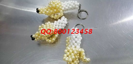 12月13日，拿回家做的手工活，珠繡串珠外發(fā)手工活衛(wèi)生安全，很多人都選擇，圖為勵志珠珠繡串珠產品實拍(圖1)