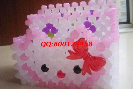 2月14日，在家做手工加工活，選擇了正規(guī)企業(yè)手工之家，還有人問這里的手工活一天能賺多少錢，圖為勵(lì)志珠珠繡串珠（實(shí)用）產(chǎn)品細(xì)節(jié)