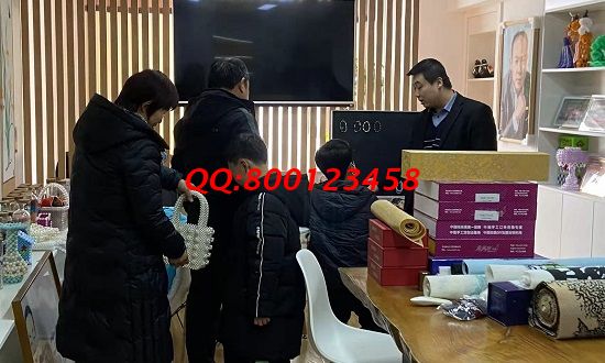 2月18日，家庭手工加工活回收，可以拿回家做的手工，來手工之家手工活接單平臺，圖為手工之家接待加工客戶現(xiàn)場考察合作剪影