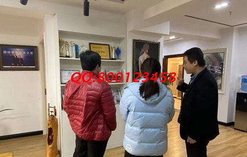 2月24日，在家做手工加工活，手工之家的珠繡串珠外發(fā)手工活，是在家手工活，圖為手工之家接待考察合作加工客戶剪影