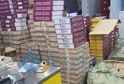 2月26日，在家做手工活靠譜，創(chuàng)意珠繡串珠手工活外發(fā)加工項目就來十多年的手工企業(yè)，圖為手工之家倉儲部日常工作剪影