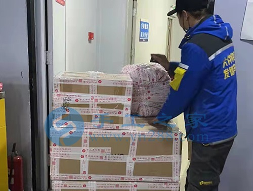 2月26日，在家做手工活靠譜，創(chuàng)意珠繡串珠手工活外發(fā)加工項目就來十多年的手工企業(yè)，圖為手工之家倉儲部日常工作剪影