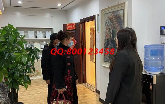 2月28日，農(nóng)村加工手工活項(xiàng)目，做珠繡串珠外發(fā)手工活的農(nóng)民朋友有很多，圖為手工之家接待加工客戶考察合作剪影
