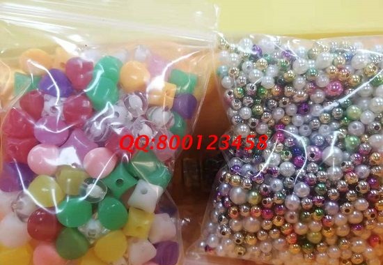 3月5日，手工工藝品在家兼職都能干，可以寄到家做的手工活，很多人選手工之家的珠繡串珠手工，圖為勵志珠珠繡串珠手工多款繡珠剪影