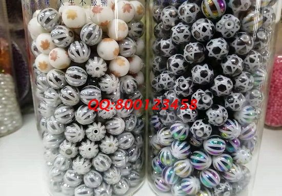 3月5日，手工工藝品在家兼職都能干，可以寄到家做的手工活，很多人選手工之家的珠繡串珠手工，圖為勵志珠珠繡串珠手工多款繡珠剪影