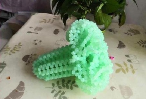 3月12日，穩(wěn)定可靠的手工活加工項(xiàng)目，正規(guī)外發(fā)手工活，選擇十多年的手工企業(yè)手工之家，圖為勵(lì)志珠珠繡串珠成品實(shí)拍
