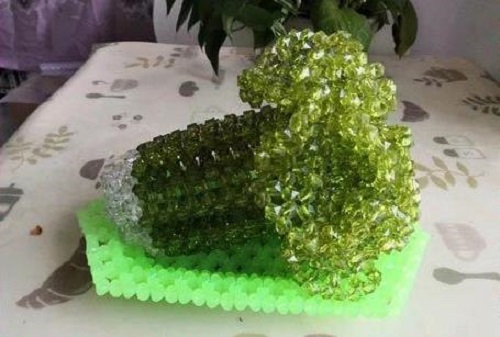 3月12日，穩(wěn)定可靠的手工活加工項(xiàng)目，正規(guī)外發(fā)手工活，選擇十多年的手工企業(yè)手工之家，圖為勵(lì)志珠珠繡串珠成品實(shí)拍