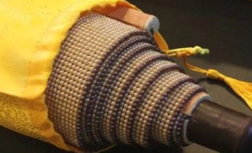 3月13日，在家做手工活，正規(guī)手工活外發(fā)加工企業(yè)的材料倉(cāng)庫(kù)，是這樣對(duì)外寄發(fā)材料的，圖為勵(lì)志珠珠繡成品細(xì)節(jié)實(shí)拍