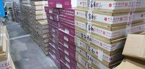 3月14日，純手工活外發(fā)加工，驗收入庫及時、標(biāo)準(zhǔn)明確，十多年的手工企業(yè)手工之家的手工活外發(fā)加工項目讓人放心，圖為倉儲部兩個倉庫日常剪影